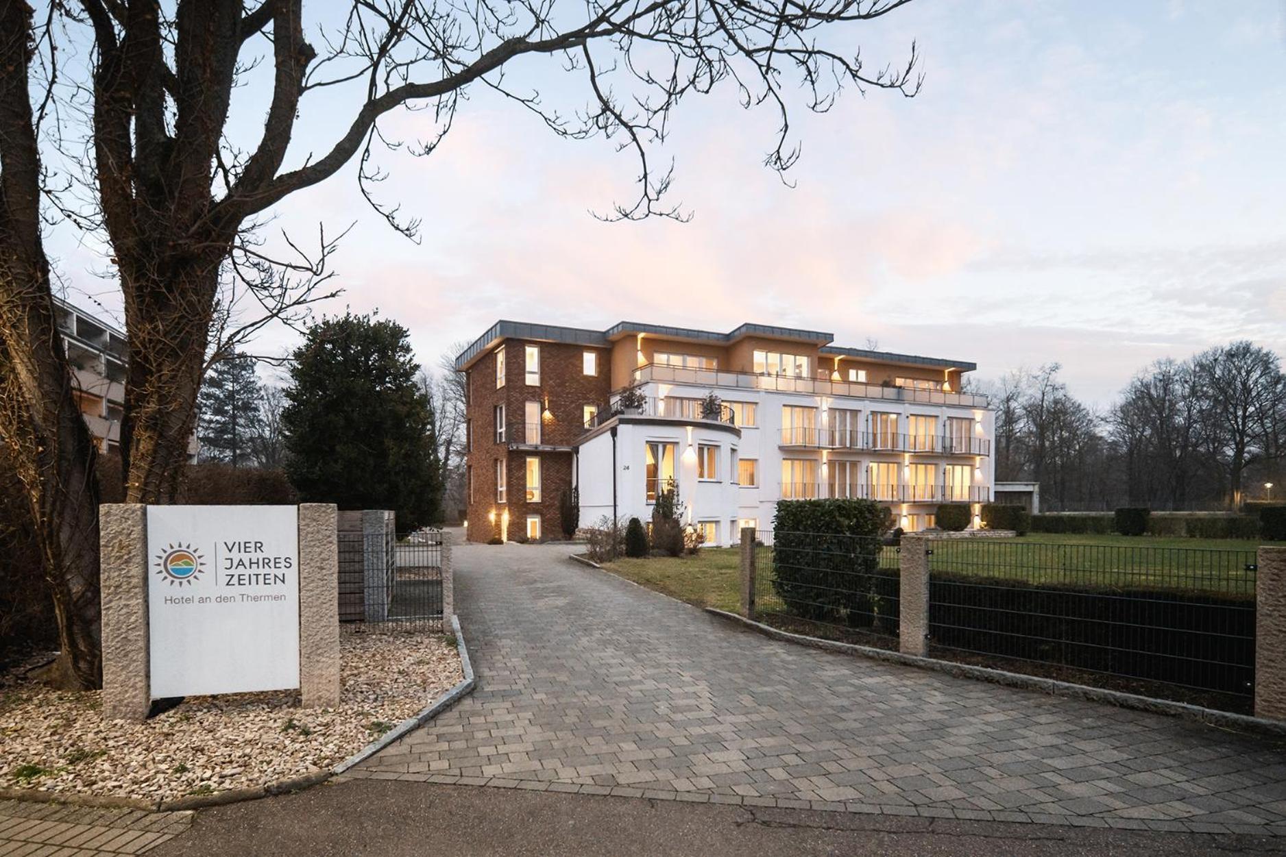 Hotel Vier Jahreszeiten Therme & Kliniken Bad Krozingen Naehe Freiburg & Schwarzwald Ideal Fuer Wellness Kur & Business Ausfluege 24H Check In- Wlan & Parken Gratis Zewnętrze zdjęcie