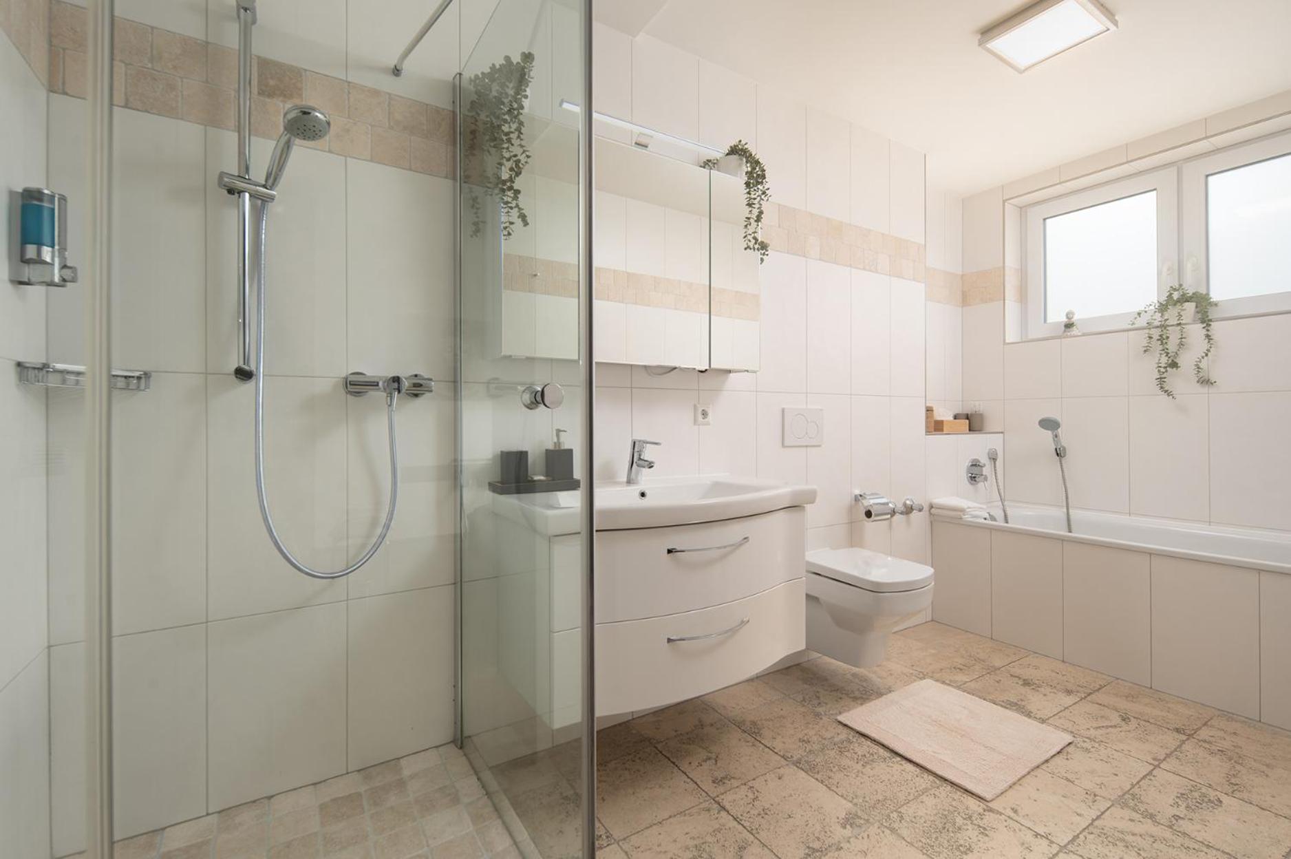 Hotel Vier Jahreszeiten Therme & Kliniken Bad Krozingen Naehe Freiburg & Schwarzwald Ideal Fuer Wellness Kur & Business Ausfluege 24H Check In- Wlan & Parken Gratis Zewnętrze zdjęcie