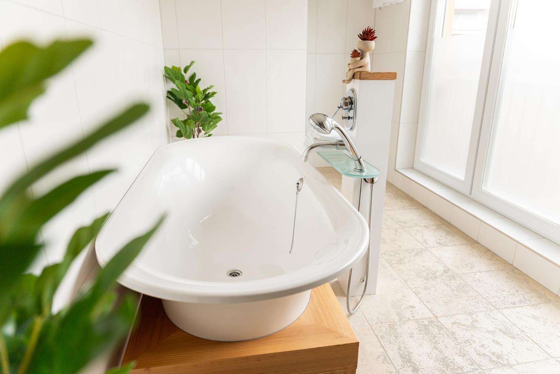 Hotel Vier Jahreszeiten Therme & Kliniken Bad Krozingen Naehe Freiburg & Schwarzwald Ideal Fuer Wellness Kur & Business Ausfluege 24H Check In- Wlan & Parken Gratis Zewnętrze zdjęcie