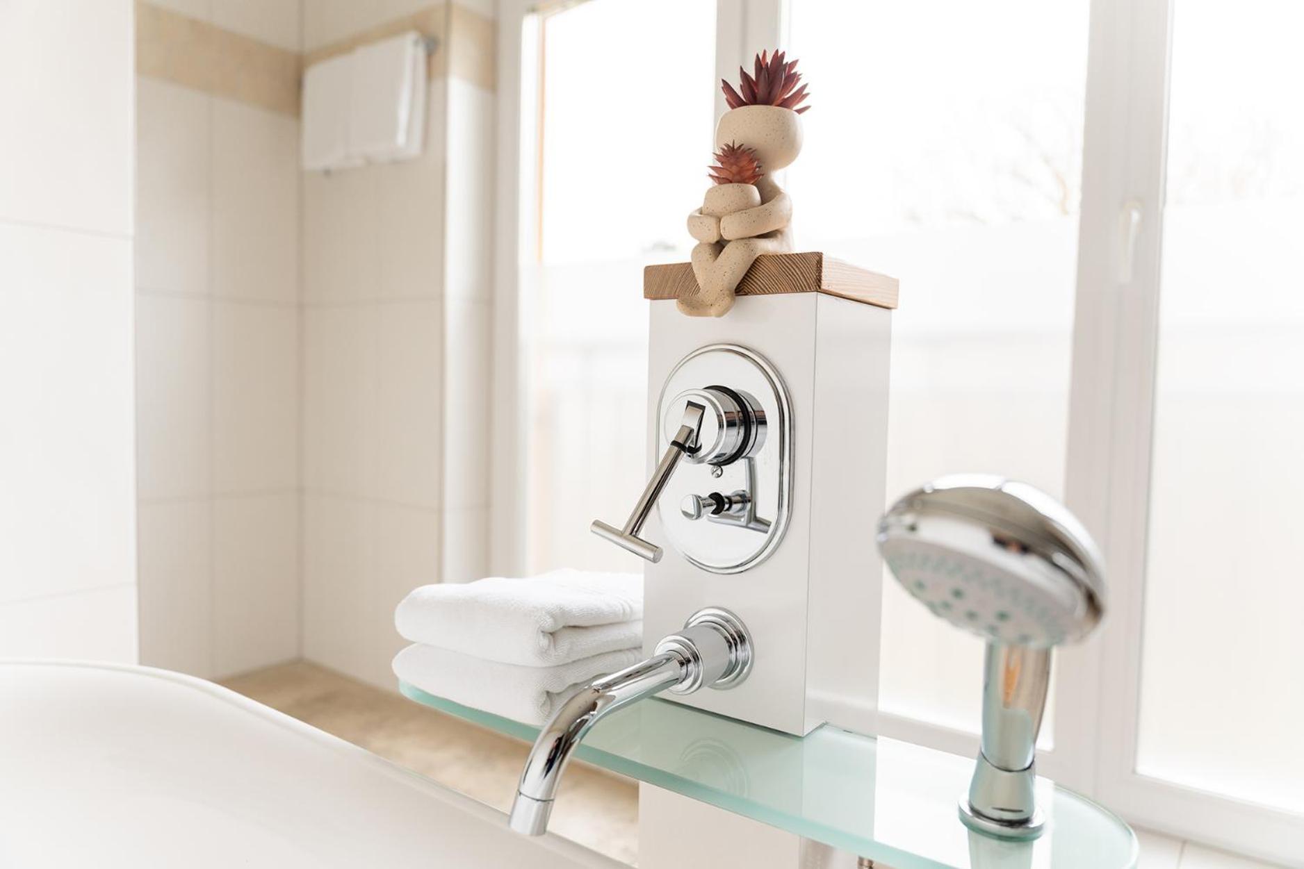 Hotel Vier Jahreszeiten Therme & Kliniken Bad Krozingen Naehe Freiburg & Schwarzwald Ideal Fuer Wellness Kur & Business Ausfluege 24H Check In- Wlan & Parken Gratis Zewnętrze zdjęcie